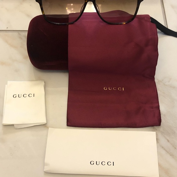 NEW GUCCI SUNGLASSES - Picture 4 of 11